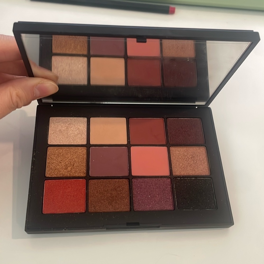 NARS Extreme Effects Eyeshadow Palette